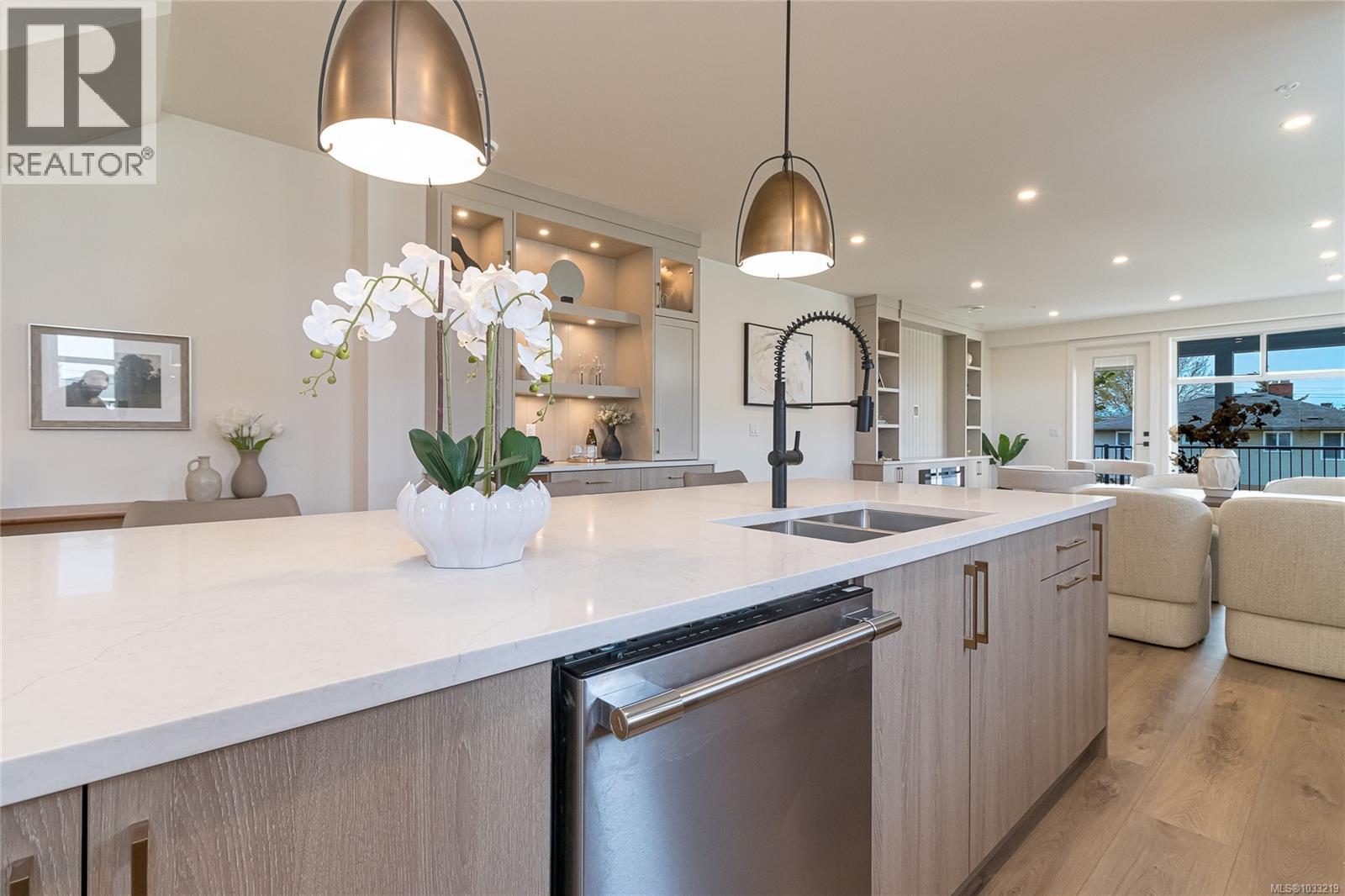 # 2 95 Battleford Avenue, Saanich