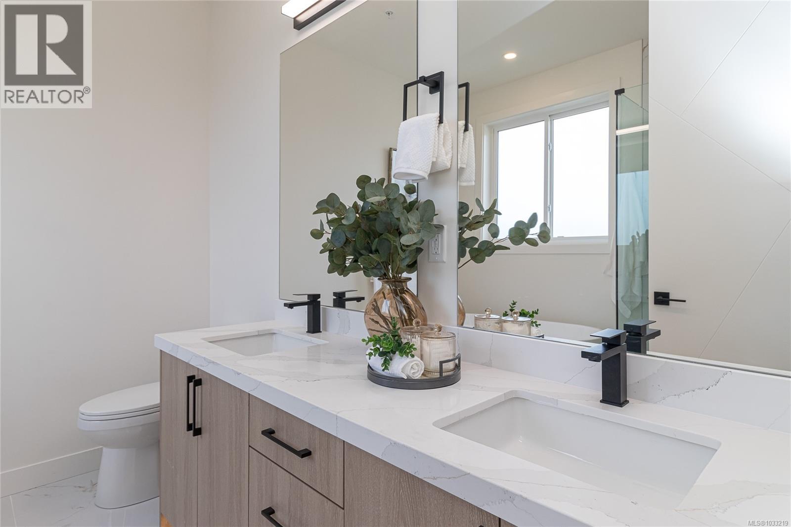 # 2 95 Battleford Avenue, Saanich