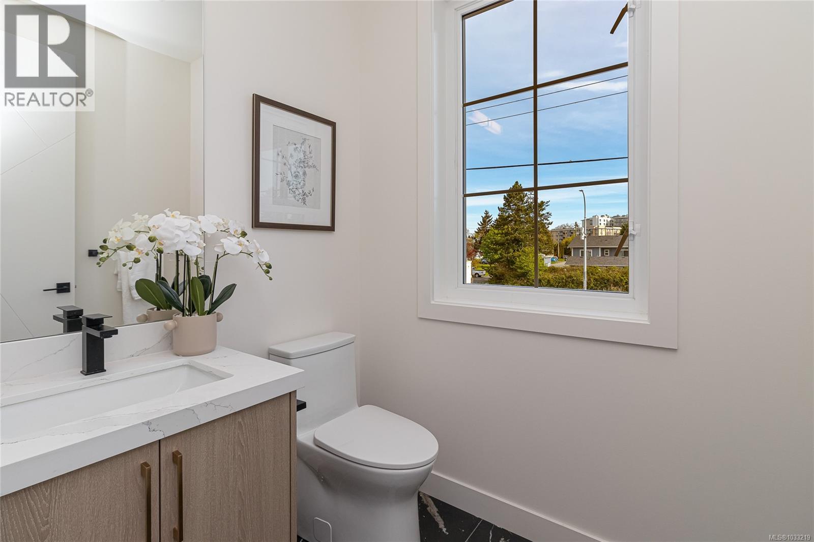 # 2 95 Battleford Avenue, Saanich