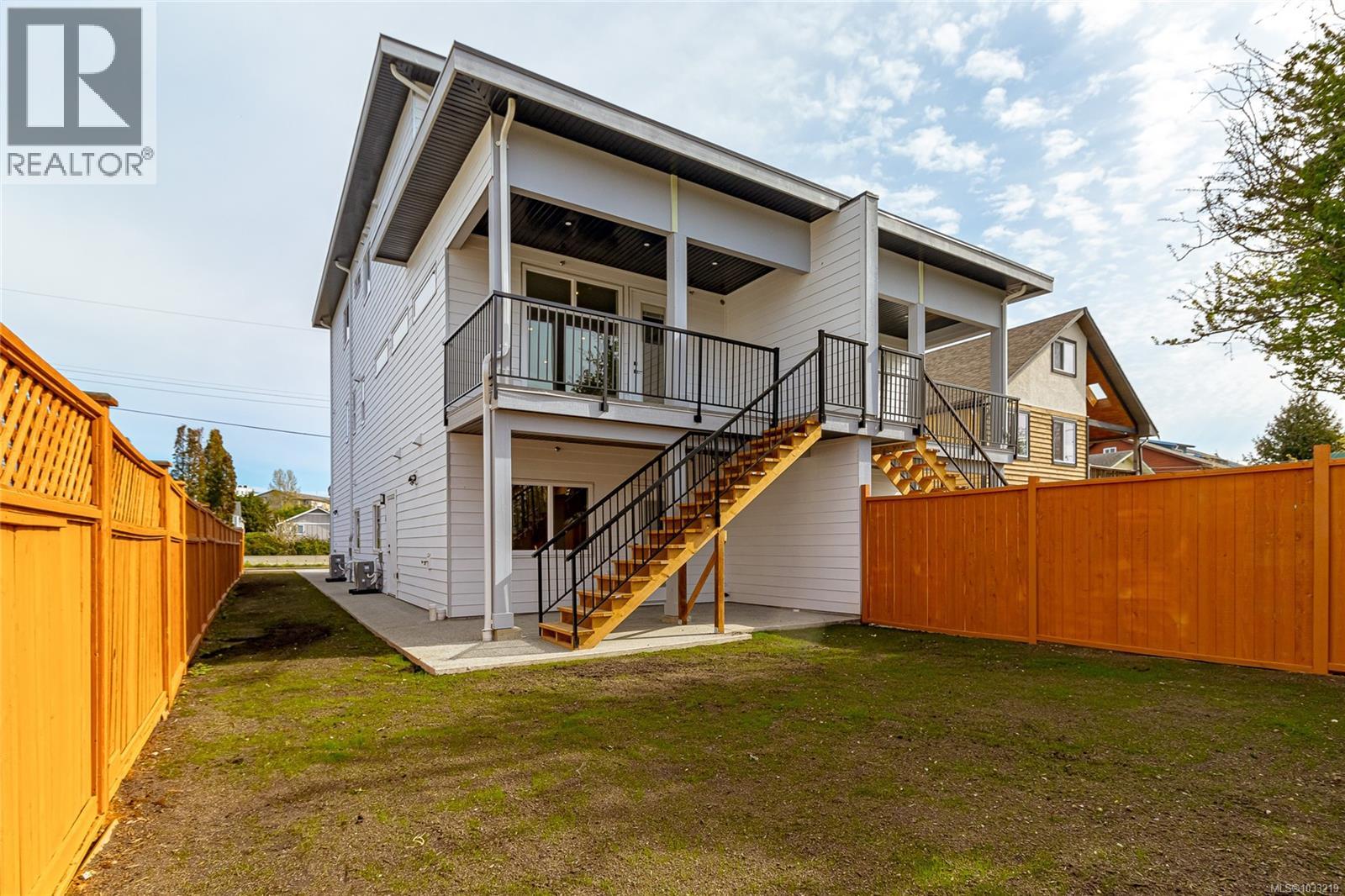 # 2 95 Battleford Avenue, Saanich