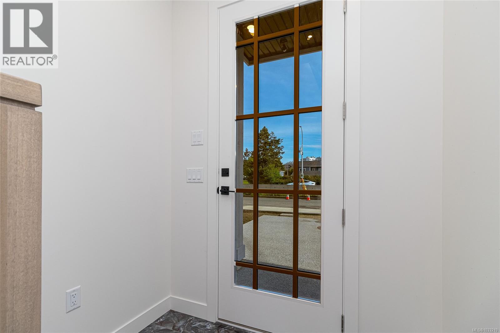 ## 2 95 Battleford Ave - 4
