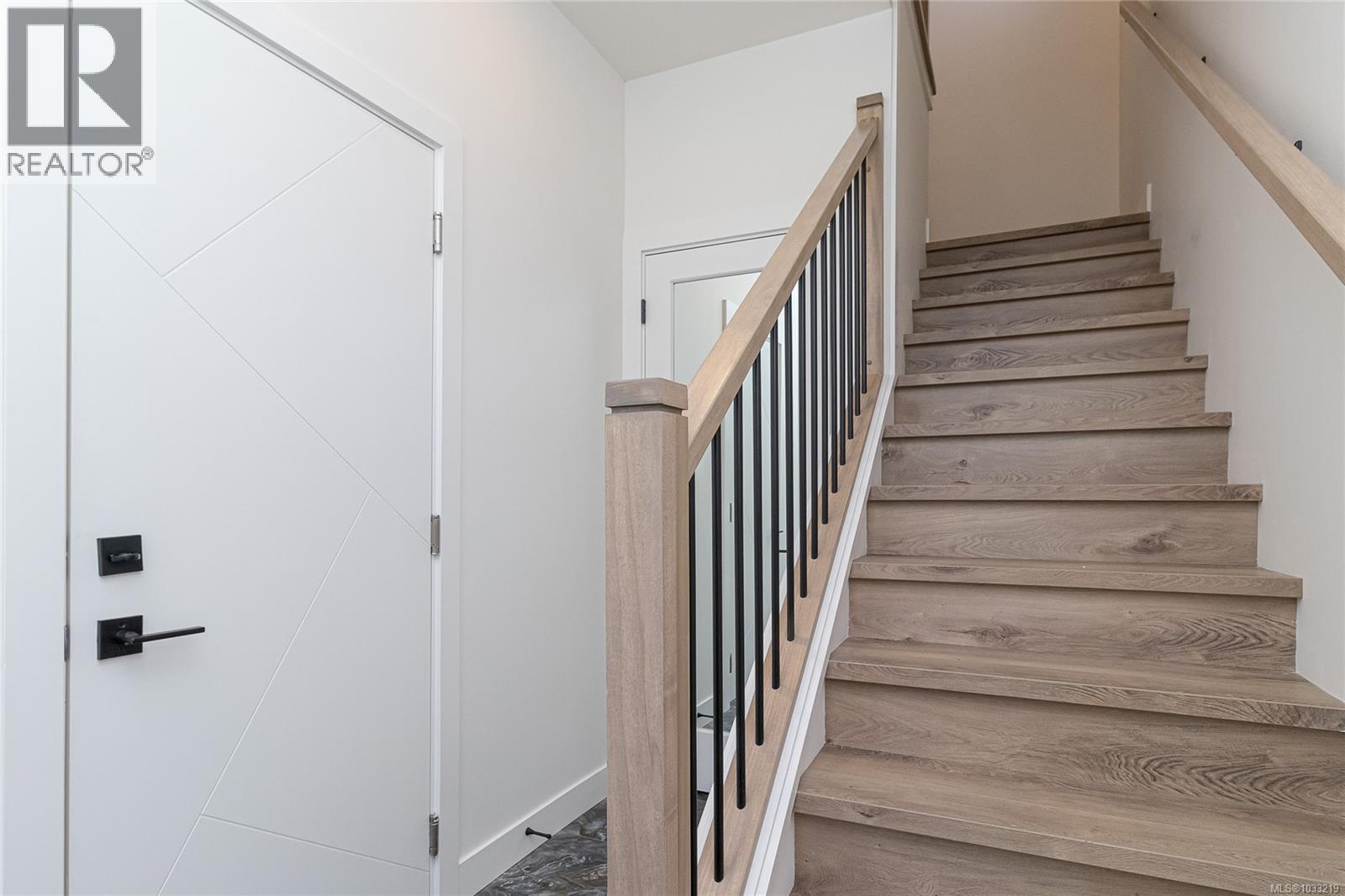 ## 2 95 Battleford Ave - 5