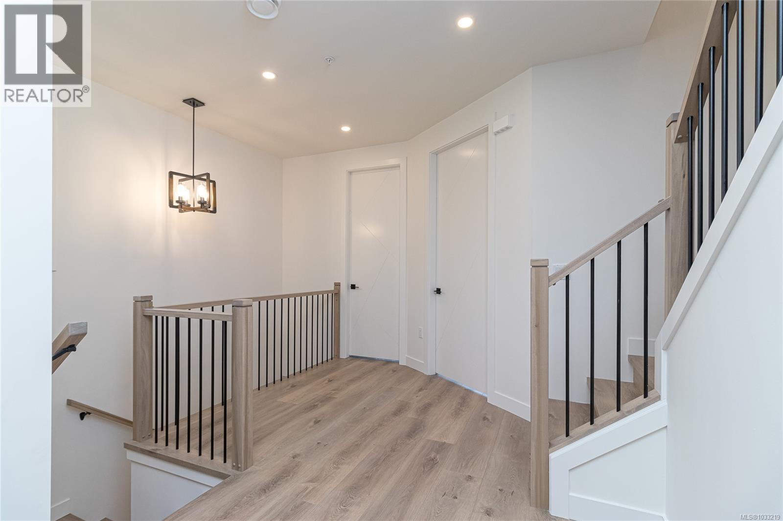 # 2 95 Battleford Avenue, Saanich