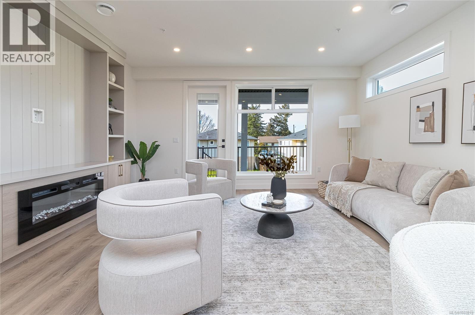 # 2 95 Battleford Avenue, Saanich