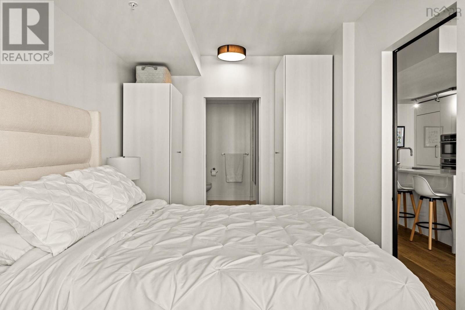 Property 19 of 46 of 908 1650 Granville St