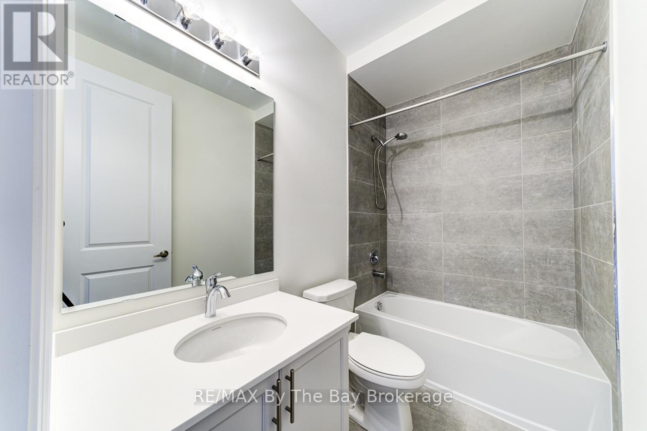 Main Floor 4pc Bathroom
