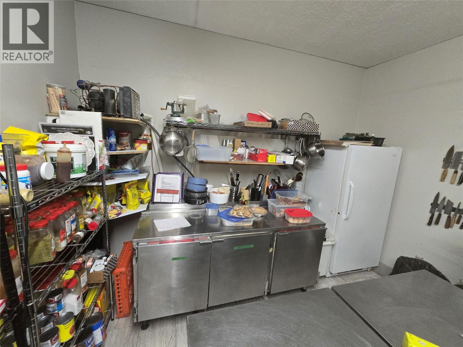 2590 Pleasant Valley Boulevard Unit# B, Armstrong