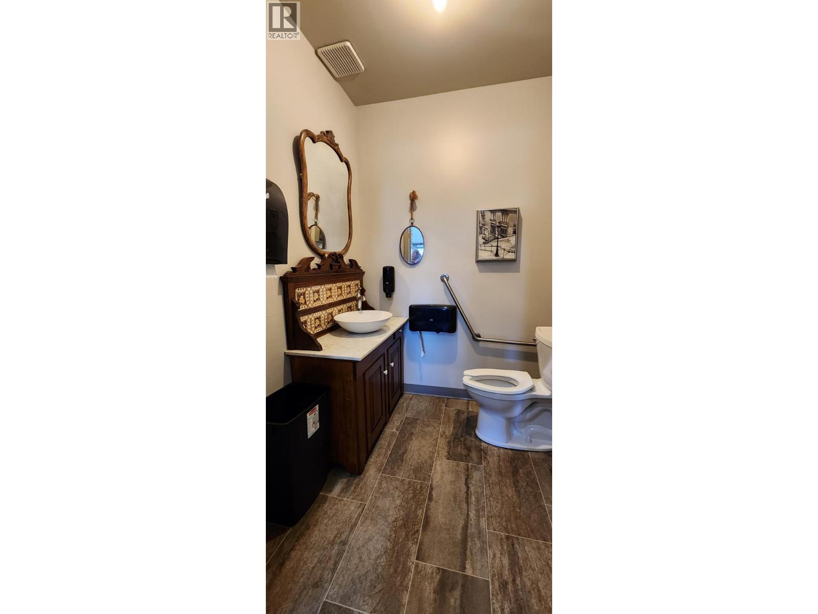 2590 Pleasant Valley Boulevard Unit# B, Armstrong