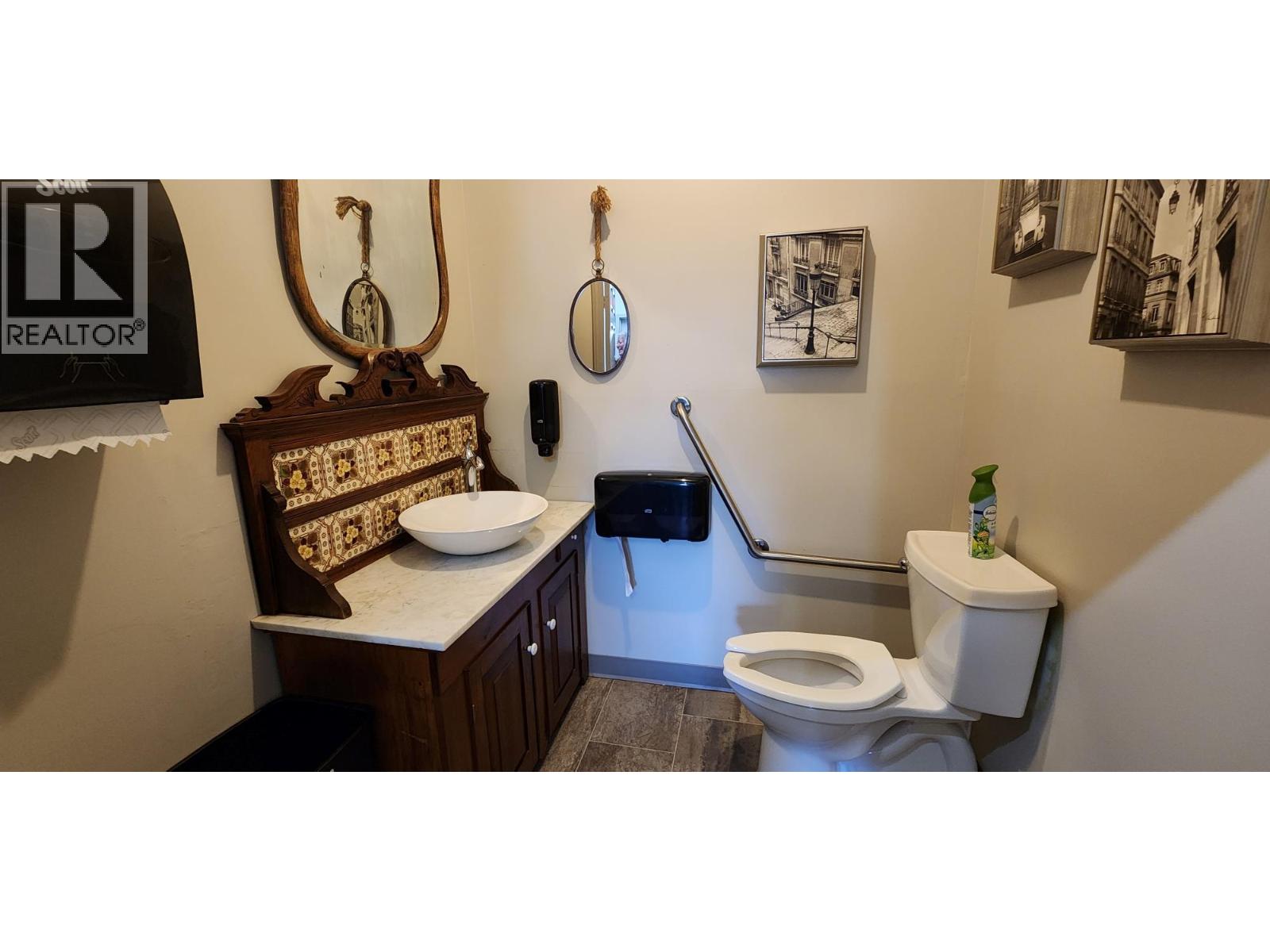 2590 Pleasant Valley Boulevard Unit# B, Armstrong