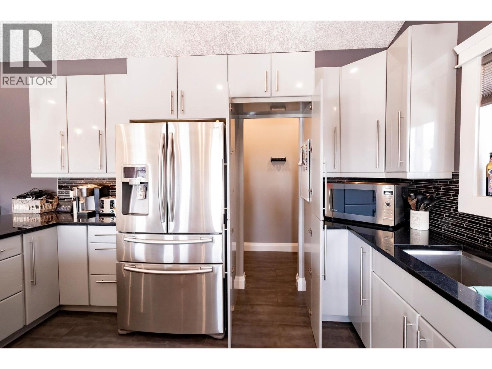 8711 112 AVENUE - 16