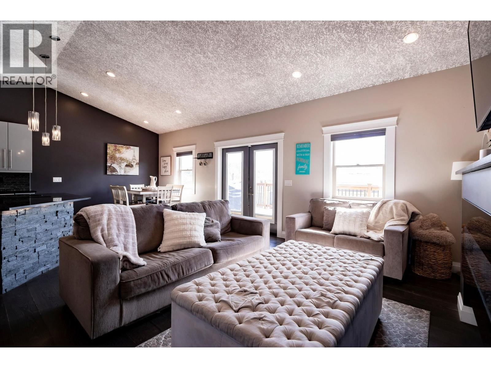 8711 112 AVENUE - 17