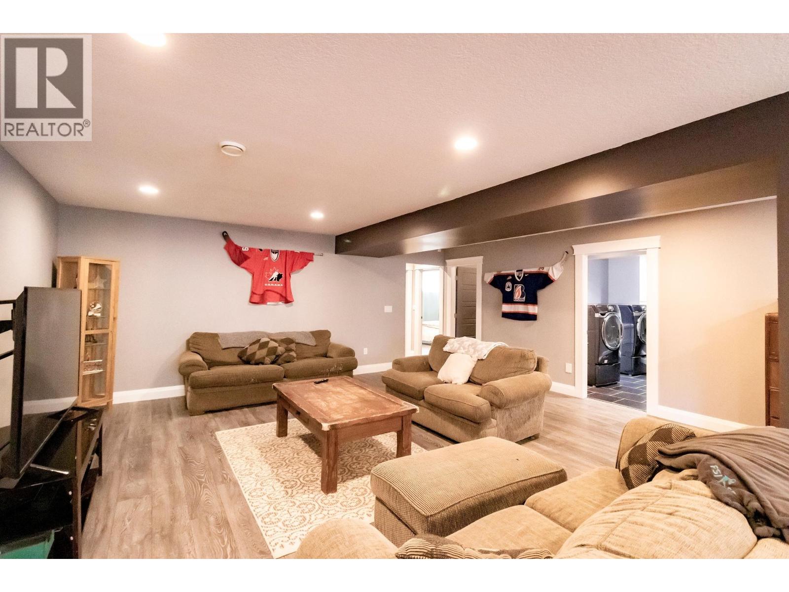 8711 112 AVENUE - 32