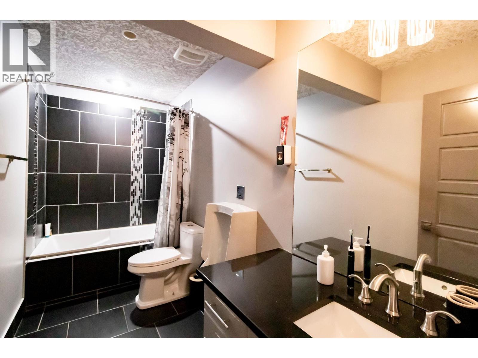 8711 112 AVENUE - 38