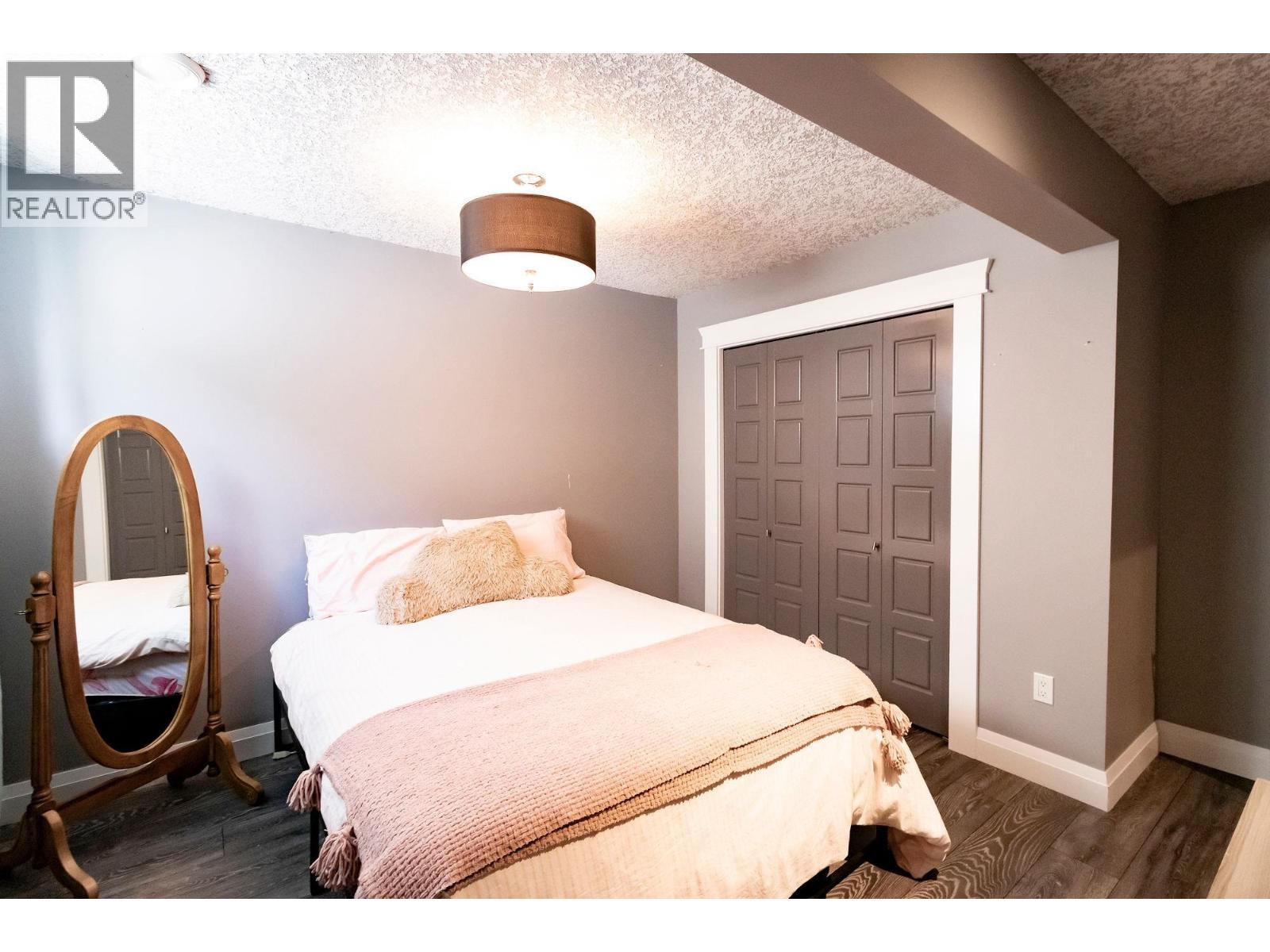 8711 112 AVENUE - 40