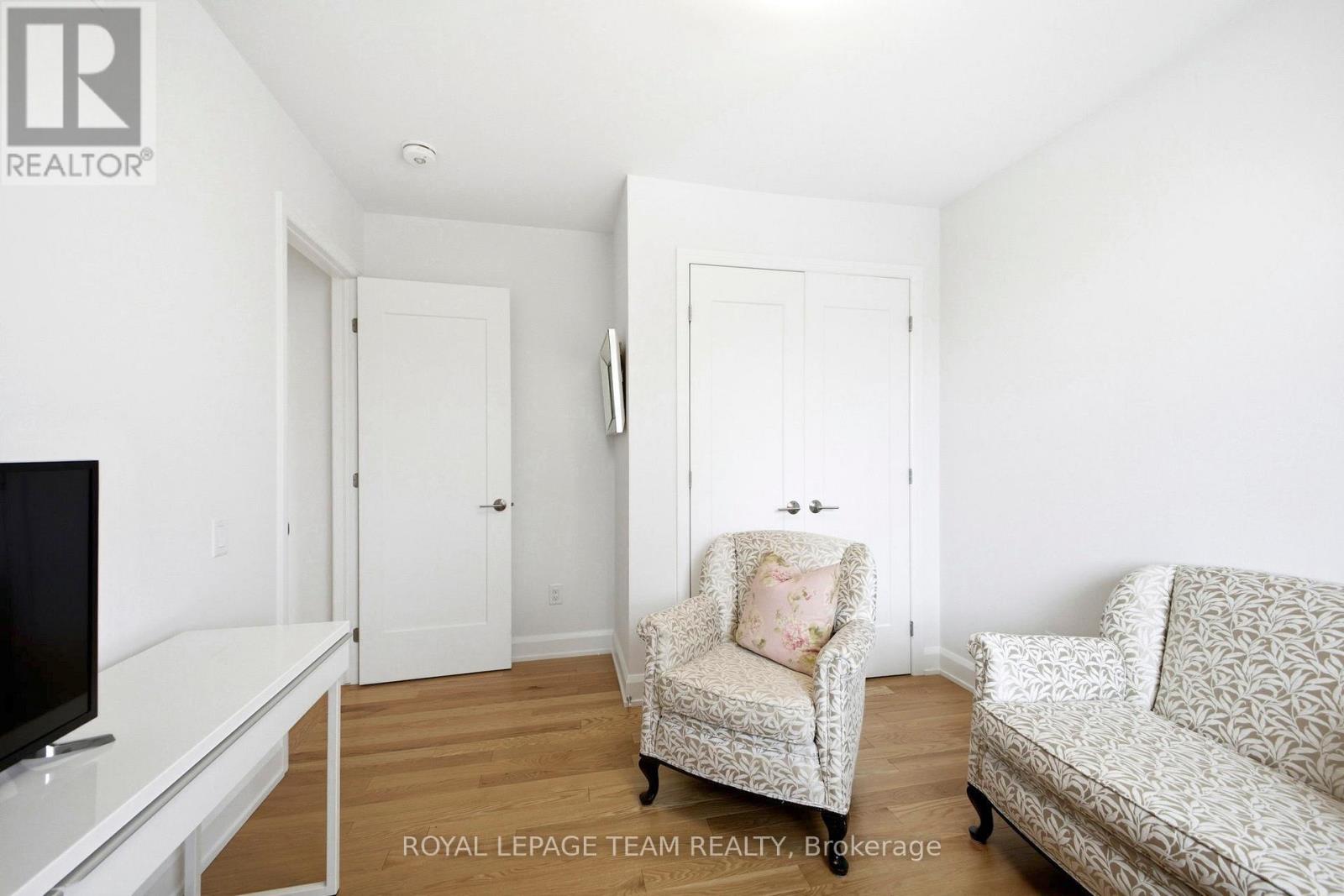 526 EDISON AVENUE - 25
