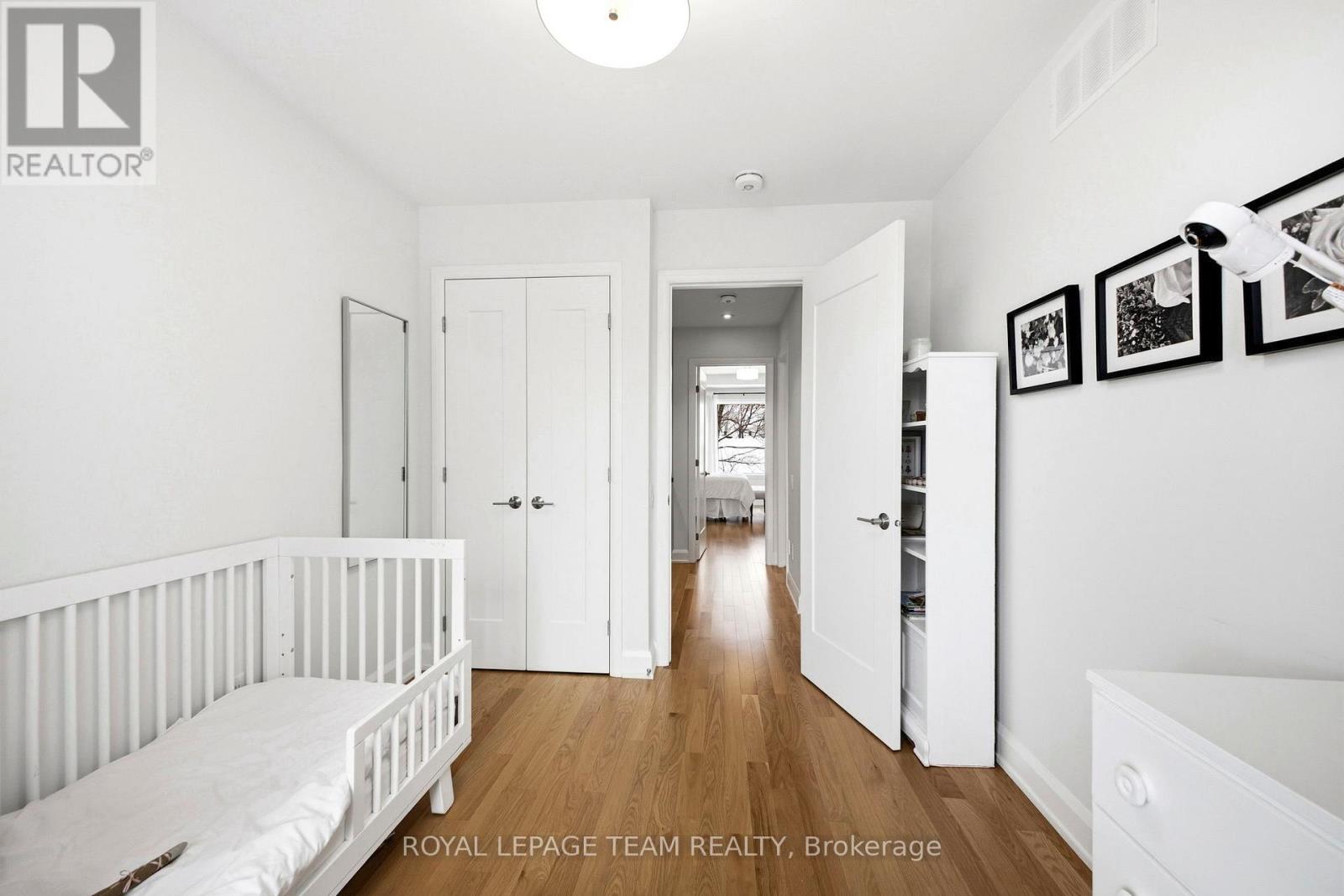 526 EDISON AVENUE - 23