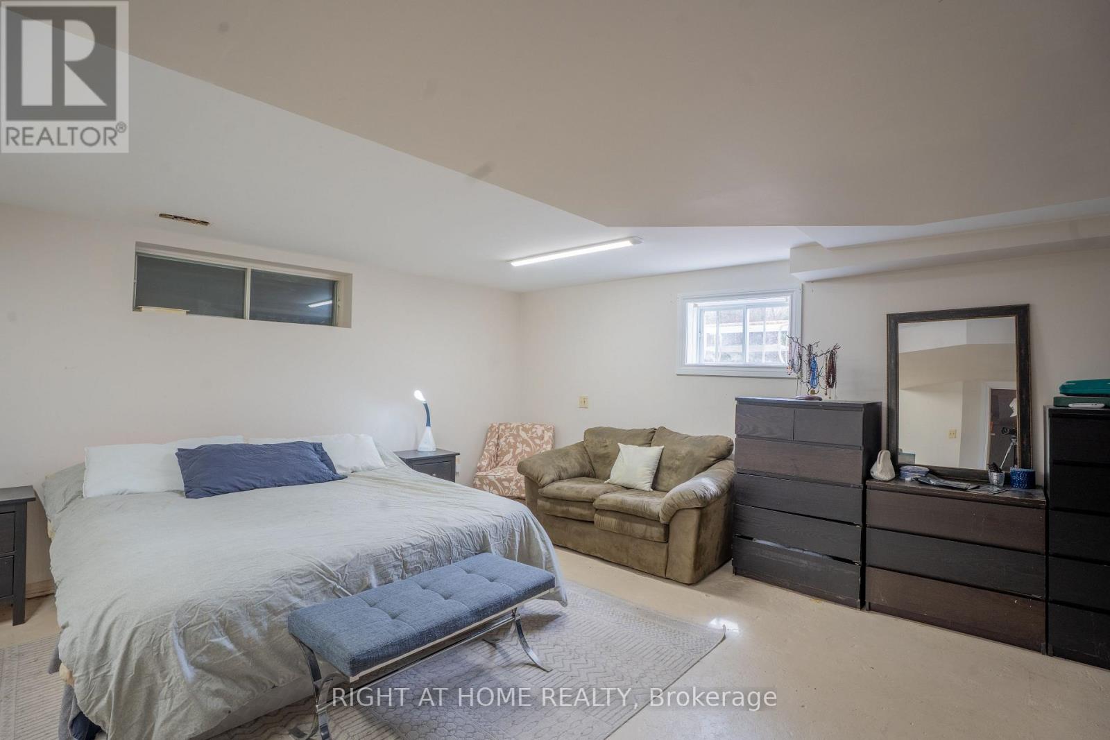 Lower master bedroom