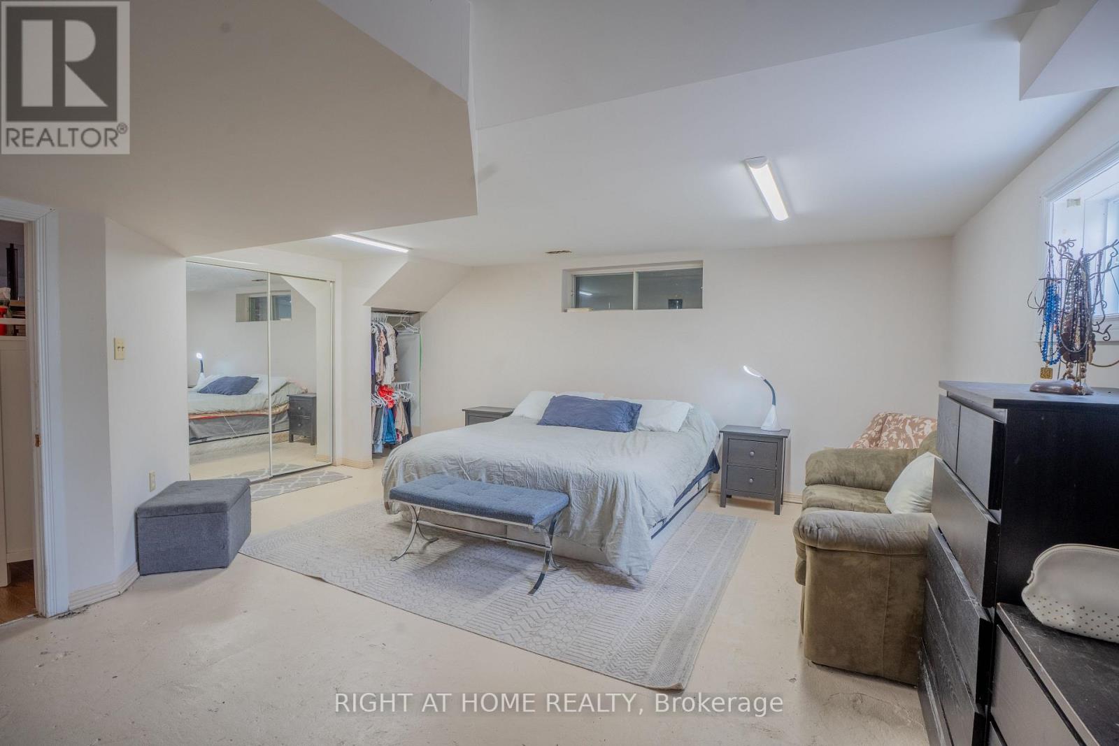 Lower master bedroom