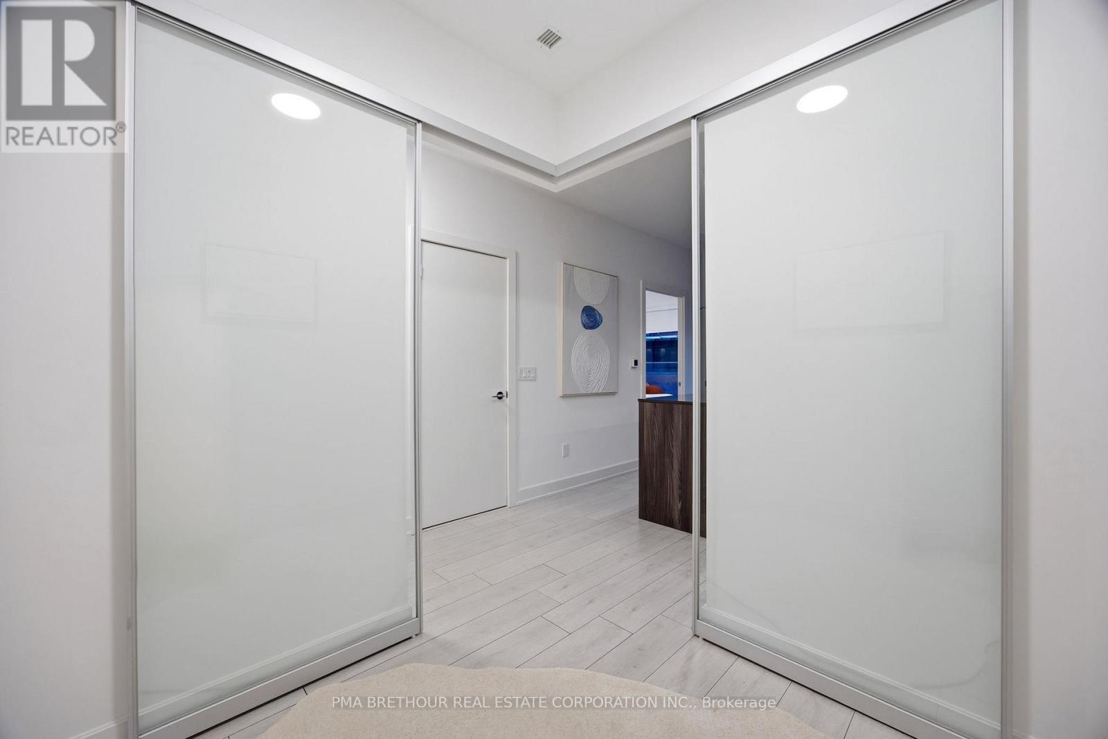 #518 15 MERCER STREET - 15