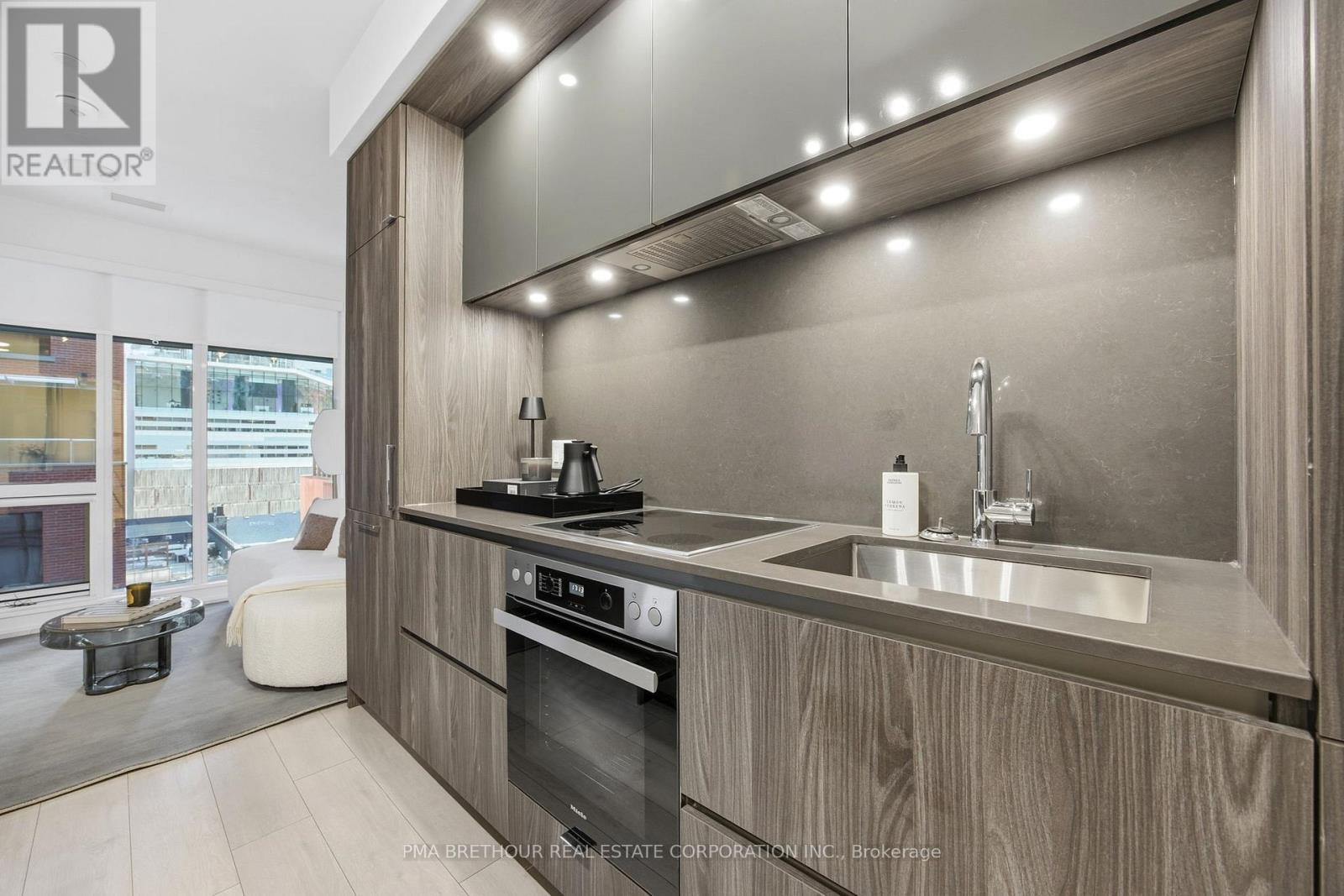 #518 15 MERCER STREET - 6