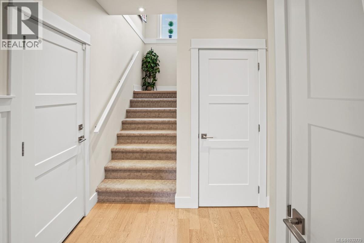  2562 Rosevista Place, Langford