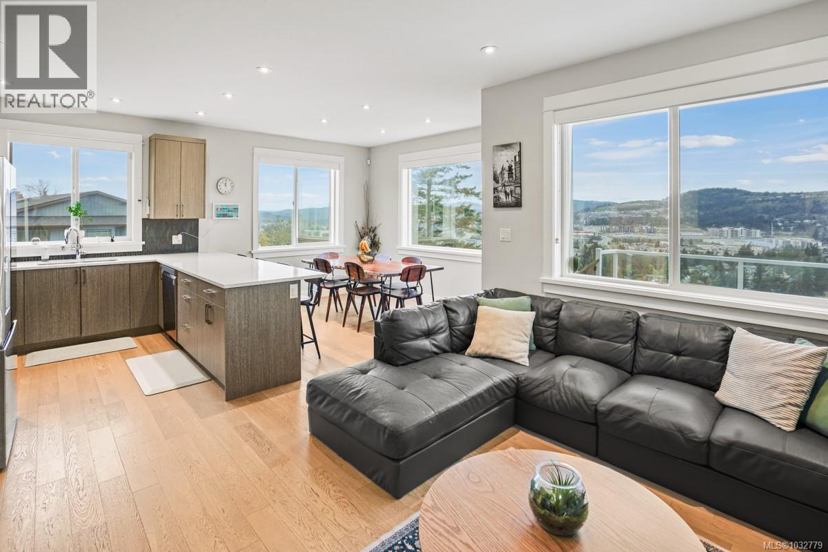  2562 Rosevista Place, Langford