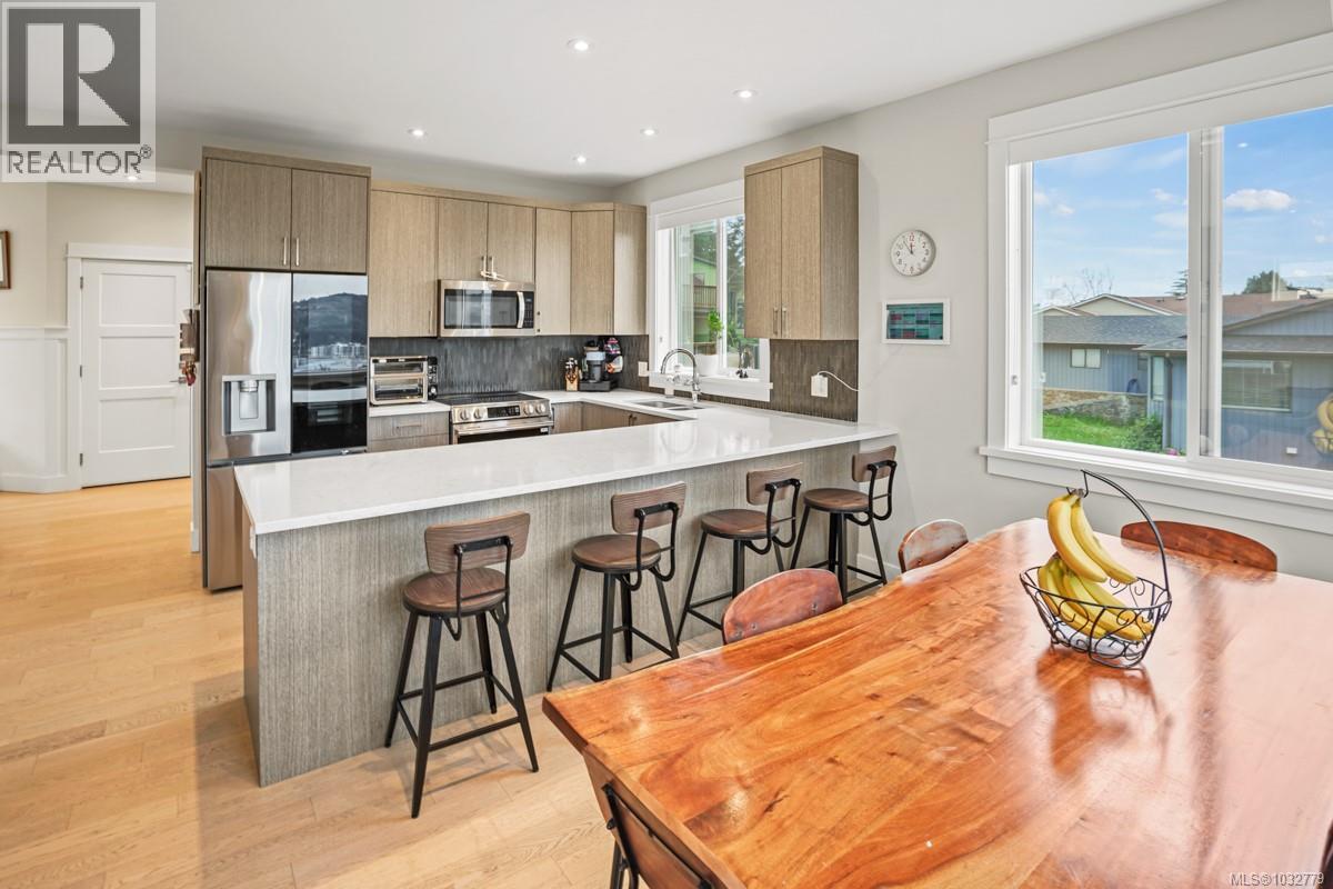  2562 Rosevista Place, Langford