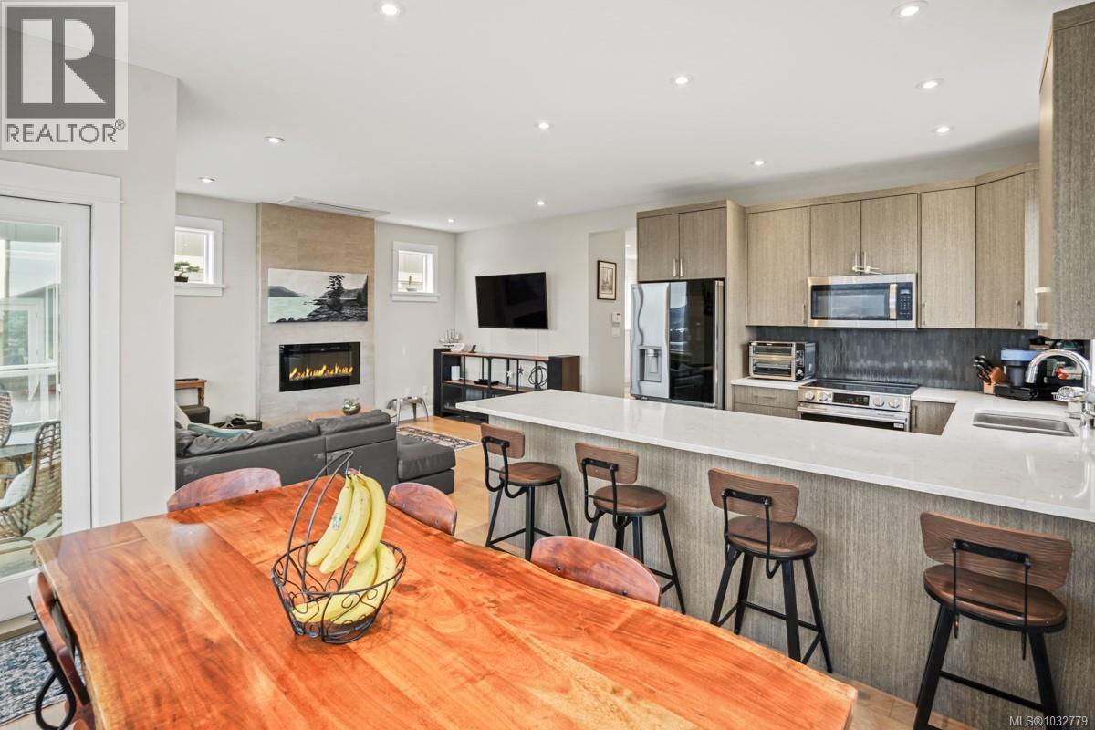  2562 Rosevista Place, Langford