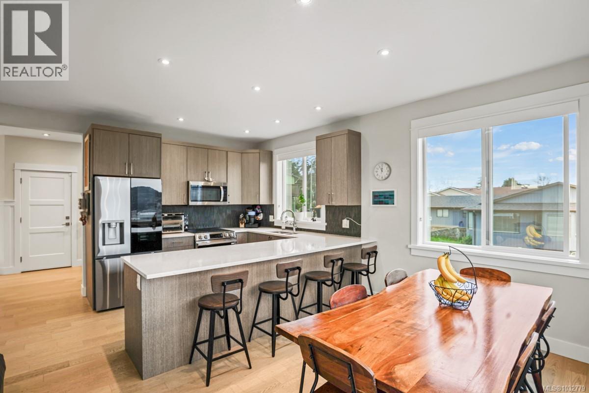  2562 Rosevista Place, Langford