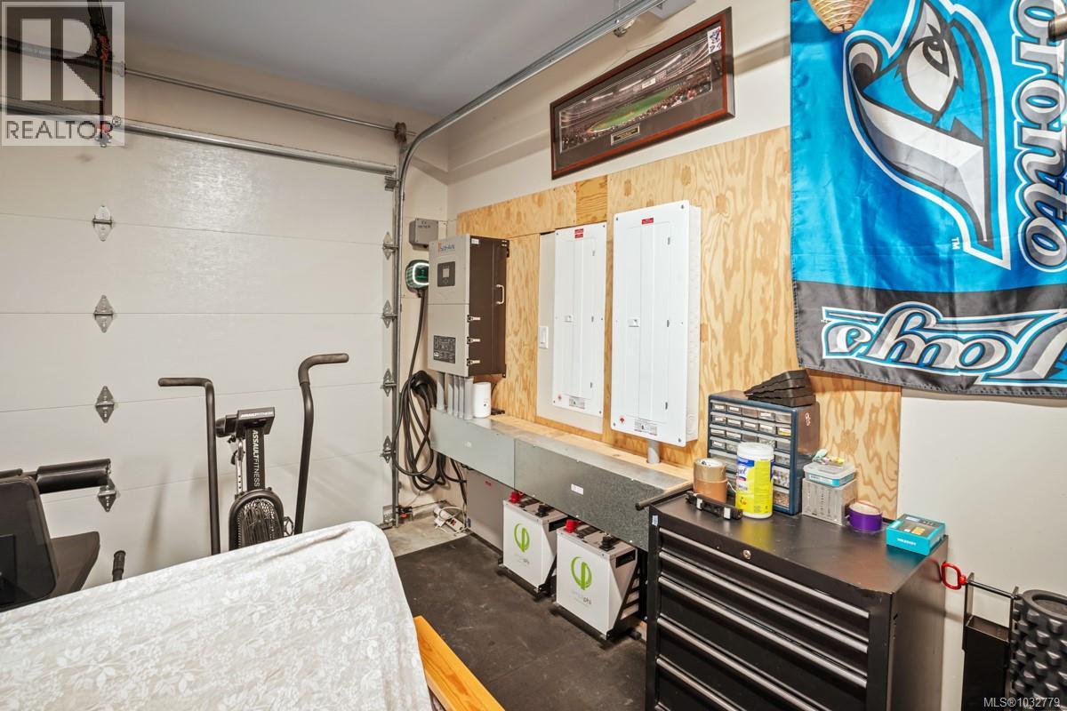  2562 Rosevista Place, Langford