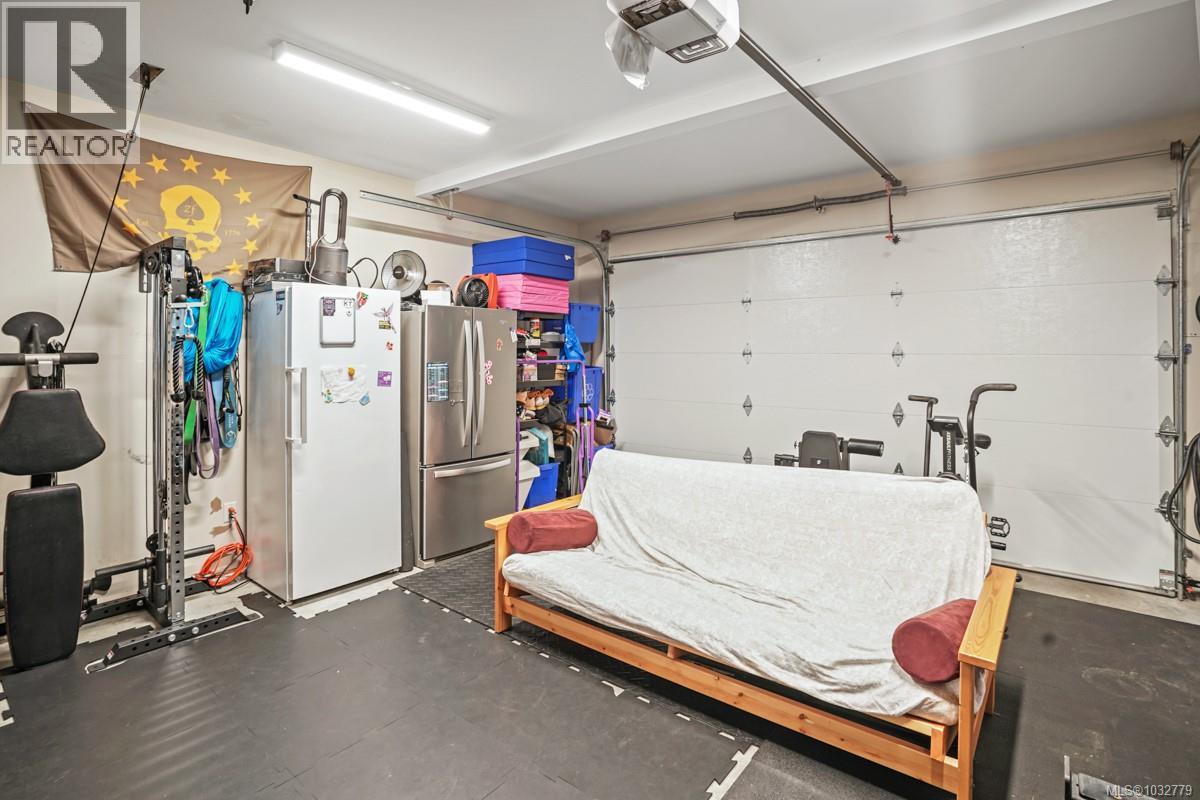  2562 Rosevista Place, Langford