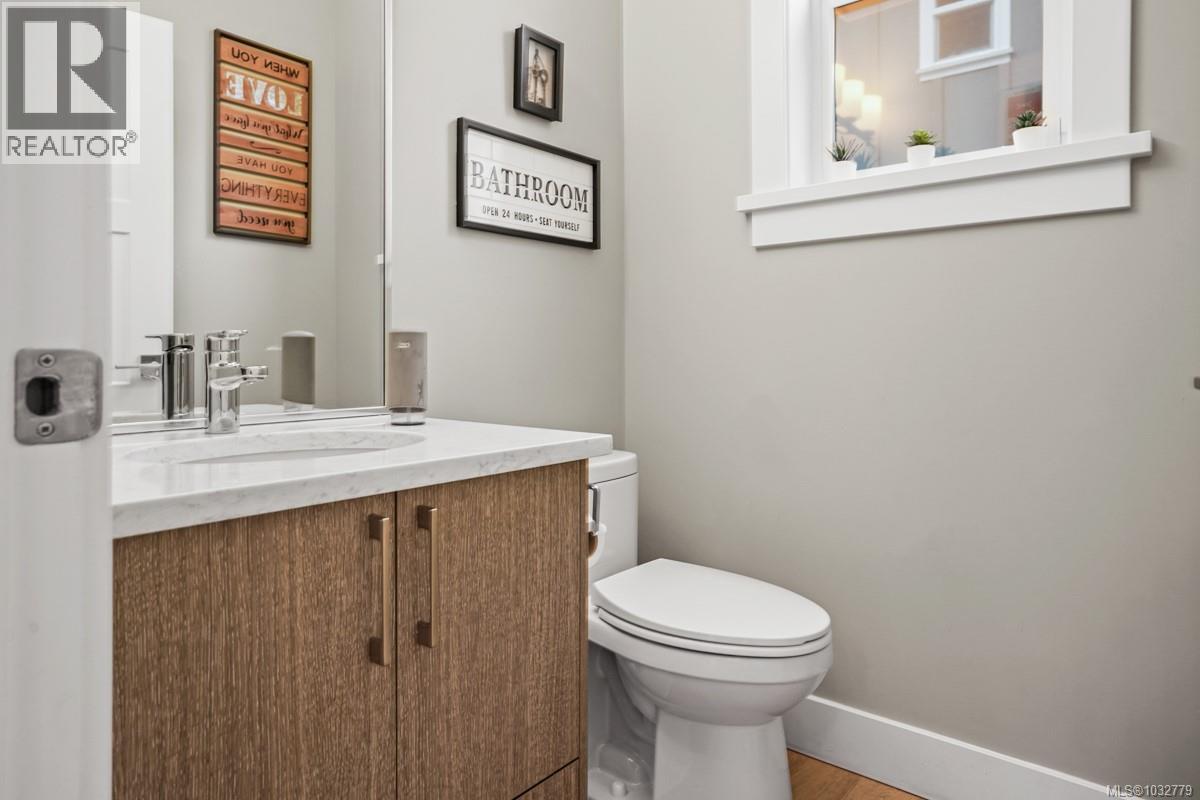  2562 Rosevista Place, Langford