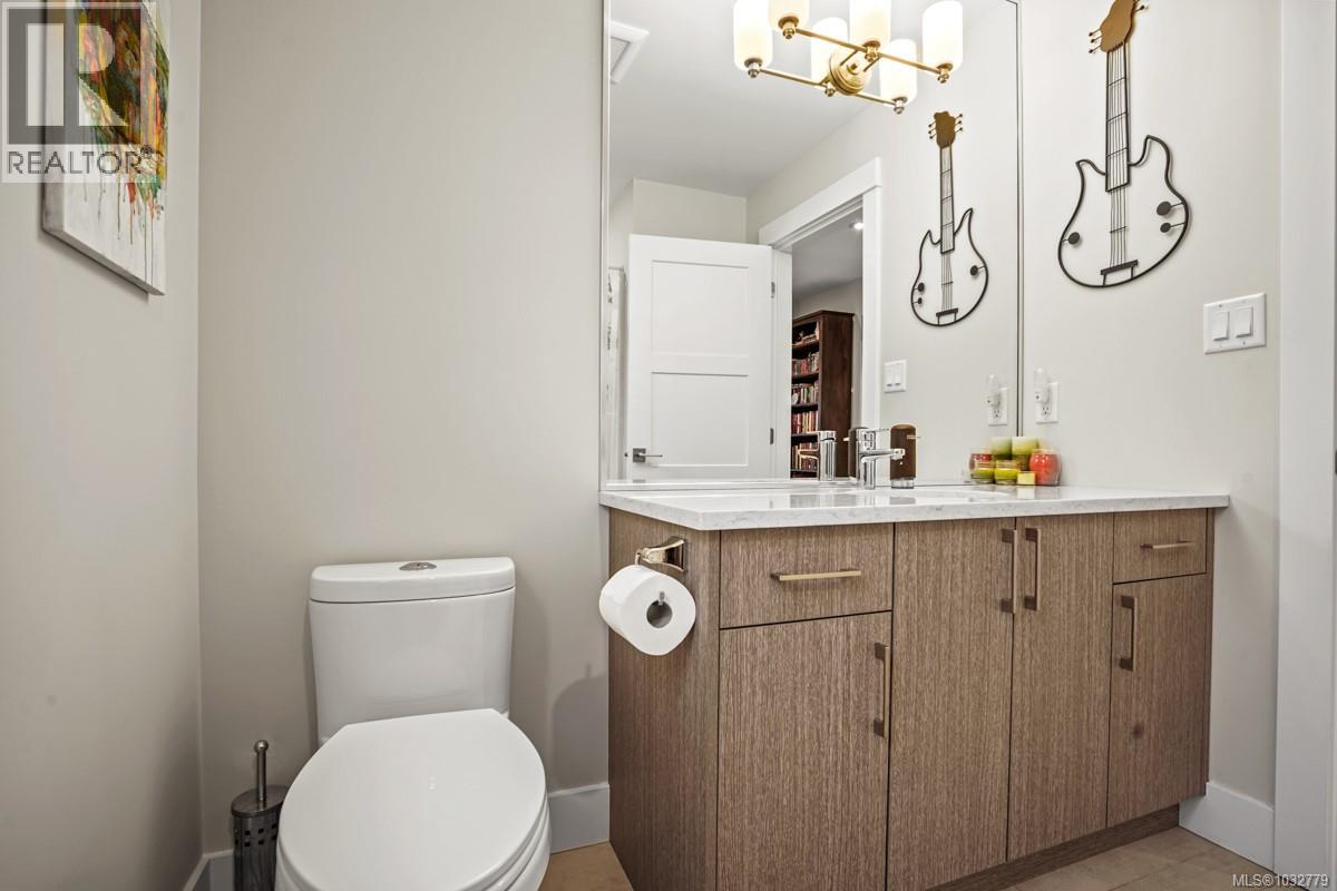  2562 Rosevista Place, Langford