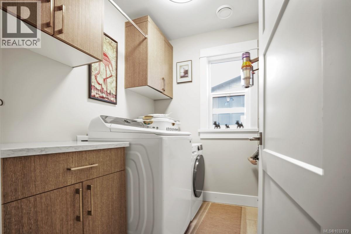  2562 Rosevista Place, Langford