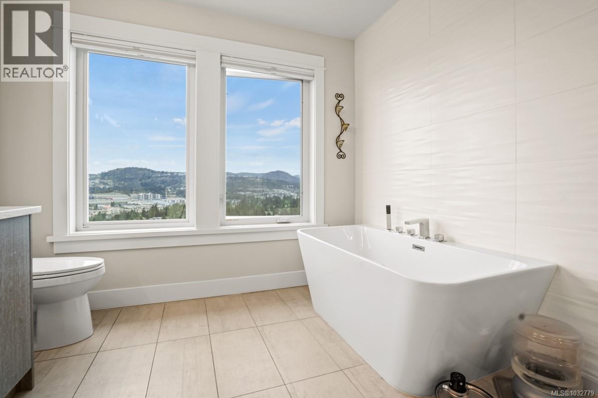  2562 Rosevista Place, Langford