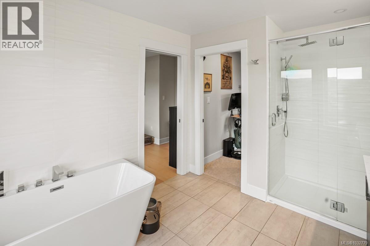  2562 Rosevista Place, Langford