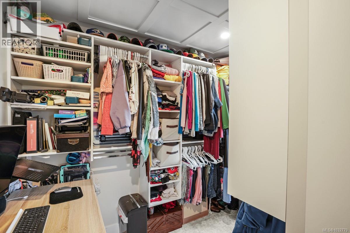  2562 Rosevista Place, Langford