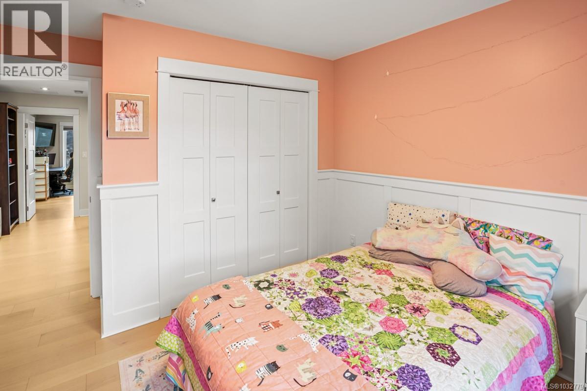  2562 Rosevista Place, Langford