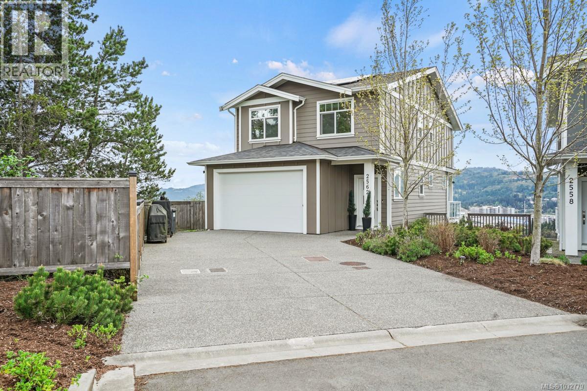  2562 Rosevista Place, Langford