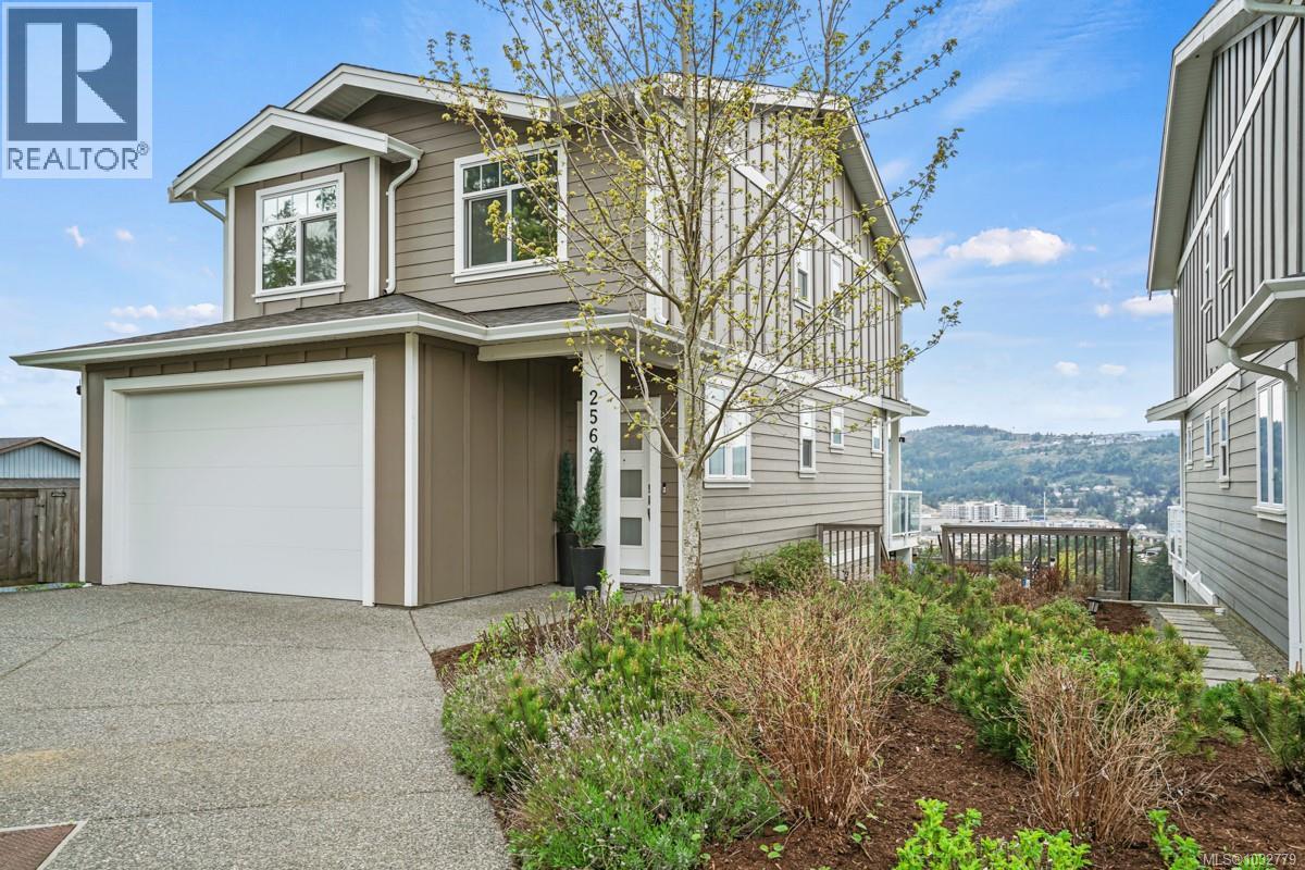  2562 Rosevista Place, Langford