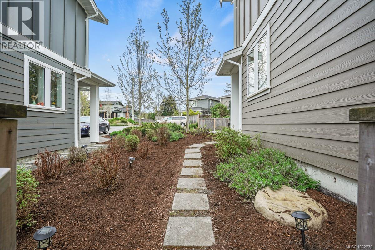  2562 Rosevista Place, Langford