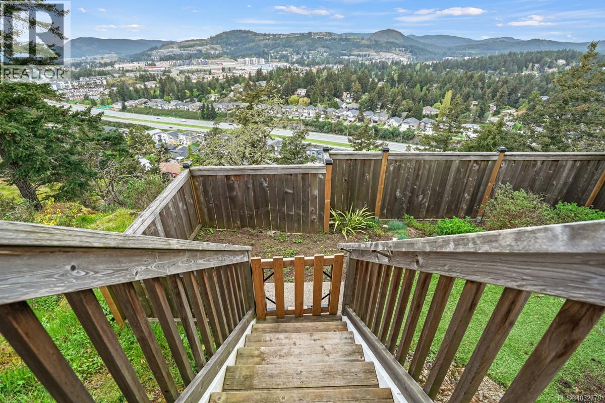  2562 Rosevista Place, Langford