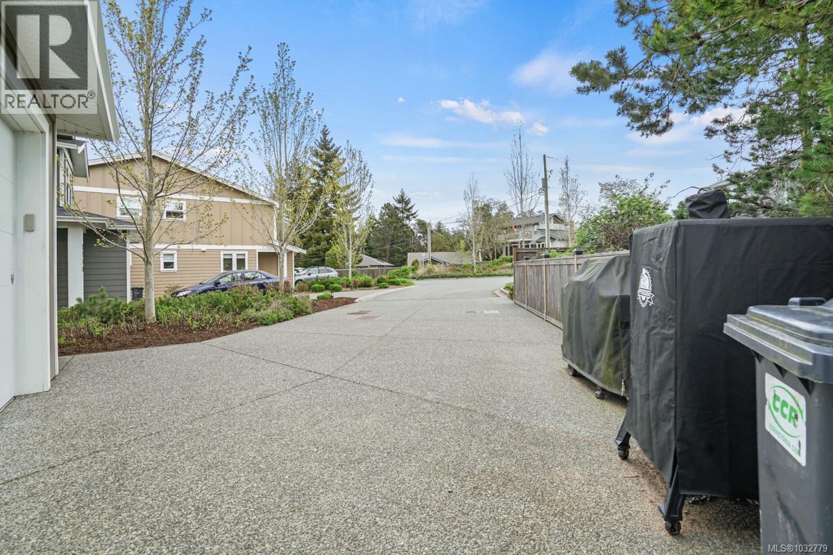  2562 Rosevista Place, Langford