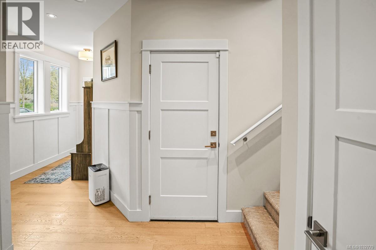  2562 Rosevista Place, Langford