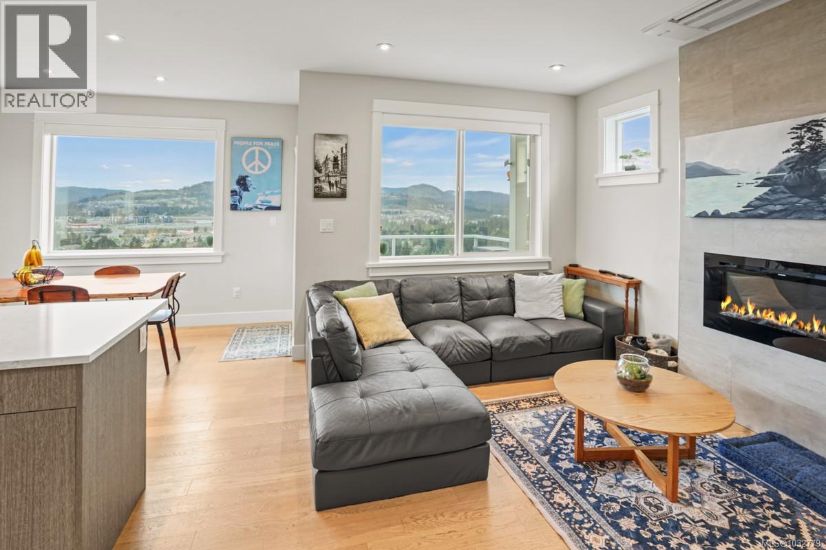  2562 Rosevista Place, Langford