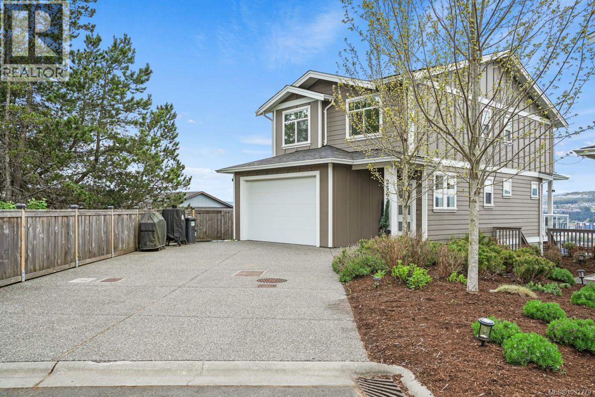  2562 Rosevista Place, Langford