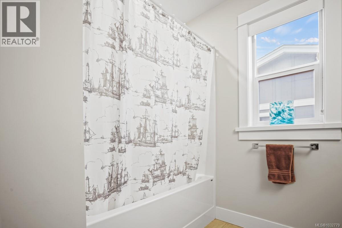  2562 Rosevista Place, Langford