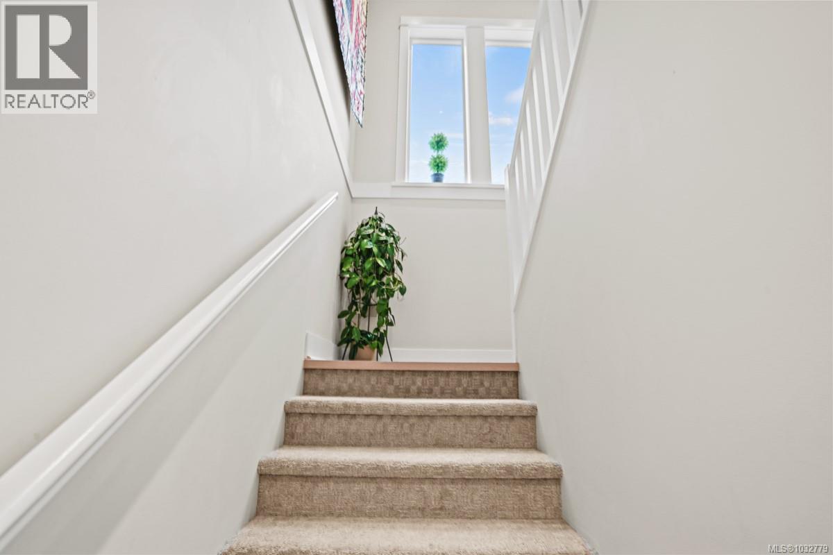  2562 Rosevista Place, Langford