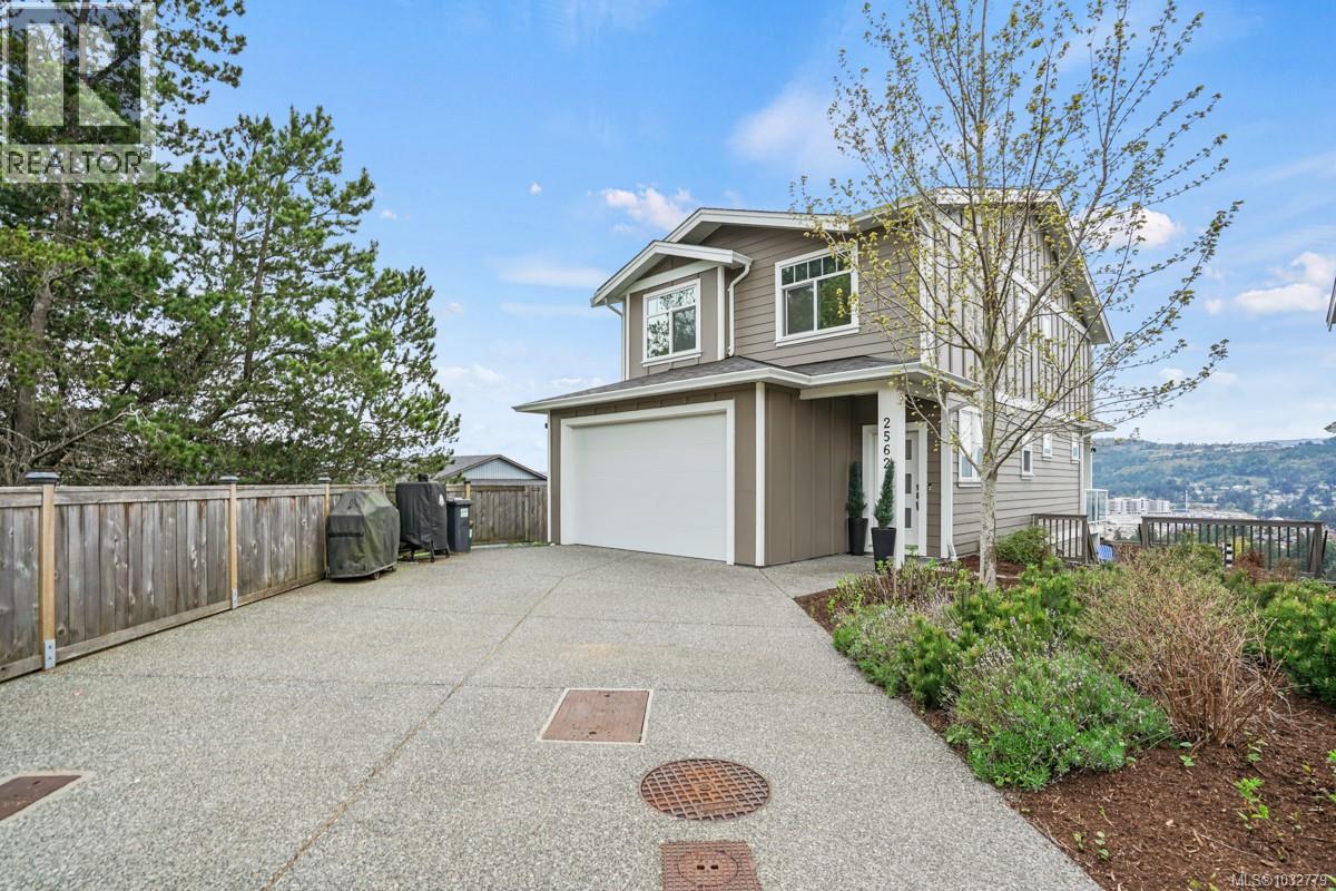  2562 Rosevista Place, Langford