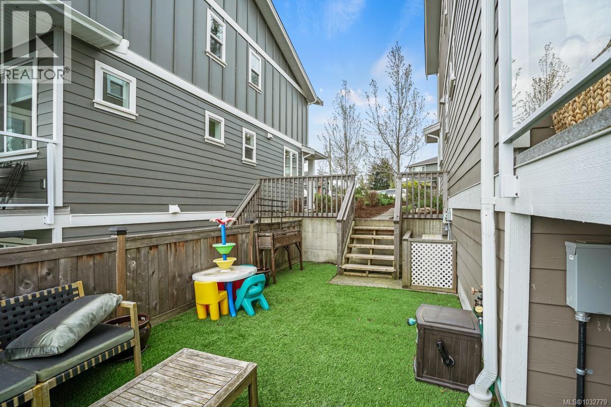  2562 Rosevista Place, Langford